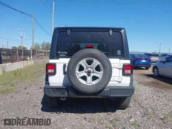 2022 Jeep Wrangler Unlimited Sport S z VIN 1C4HJXDG5NW254016, wystawiony jako IAAI lot #42214730 z przebiegiem 42 003 mil mil oraz . Historia ofert i sprzedaży dostępna na DreamBid. Obrazek 17.