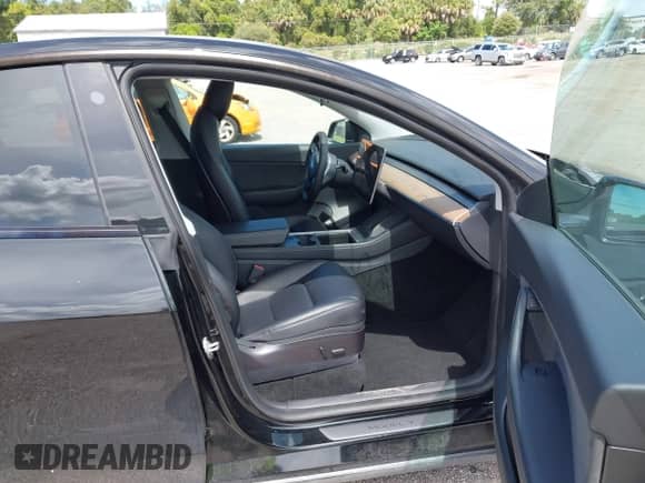 2021 Tesla Model Y Long Range с VIN 5YJYGAEE8MF207493, выставлен на аукционе IAAI как лот 43261396 с пробегом 49 440 миль миль и . История ставок и продаж доступна на DreamBid. Изображение 5.