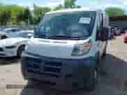 2018 Ram ProMaster Cargo z VIN 3C6TRVAG5JE117326, wystawiony jako IAAI lot #42113340 z przebiegiem 180 561 mil mil oraz . Historia ofert i sprzedaży dostępna na DreamBid. Obrazek 6.