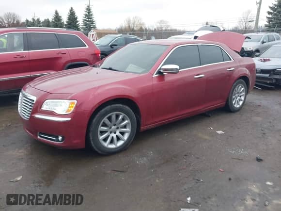 2013 Chrysler 300 C с VIN 2C3CCAEG4DH698893, выставлен на аукционе IAAI как лот 41189845 с пробегом 153 638 миль миль и . История ставок и продаж доступна на DreamBid. Изображение 2.