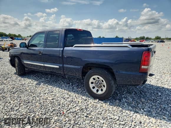 2005 GMC Sierra 1500 SLE z VIN 1GTEC19V35Z358407, wystawiony jako Copart lot #57857785 z przebiegiem 216 154 mil mil oraz Szkoda całkowita • Salvage title. Historia ofert i sprzedaży dostępna na DreamBid. Obrazek 2.