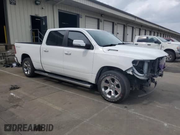 2020 Ram 1500 Big Horn z VIN 1C6SRFMT1LN158741, wystawiony jako Copart lot #63994035 z przebiegiem 96 534 mil mil oraz Szkoda całkowita • Salvage title. Historia ofert i sprzedaży dostępna na DreamBid. Obrazek 4.