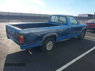 1991 Dodge Dakota S z VIN 1B7GL26X8MS361377, wystawiony jako IAAI lot #43316945 z przebiegiem 230 792 mil mil oraz . Historia ofert i sprzedaży dostępna na DreamBid. Obrazek 4.