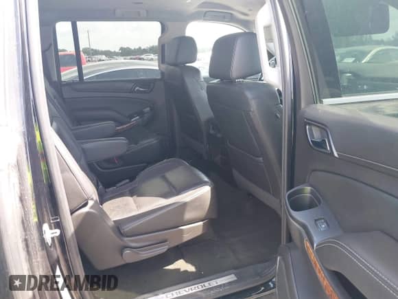 2017 Chevrolet Suburban Premier z VIN 1GNSCJKC4HR127667, wystawiony jako IAAI lot #41936945 z przebiegiem 139 006 mil mil oraz . Historia ofert i sprzedaży dostępna na DreamBid. Obrazek 8.