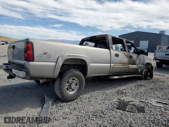 2004 Chevrolet Silverado 2500HD LS z VIN 1GCHK231X4F137978, wystawiony jako Copart lot #66332815 z przebiegiem Nie podano mil oraz Nie do naprawy • Non repairable. Historia ofert i sprzedaży dostępna na DreamBid. Obrazek 3.