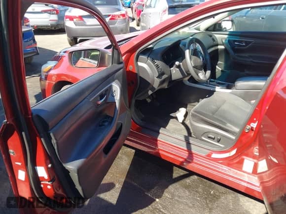 2015 Nissan Altima S z VIN 1N4AL3AP0FC436501, wystawiony jako IAAI lot #43472879 z przebiegiem 118 079 mil mil oraz . Historia ofert i sprzedaży dostępna na DreamBid. Obrazek 5.