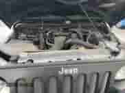 2007 Jeep Wrangler Unlimited Sahara z VIN 1J4GA59157L198095, wystawiony jako Copart lot #84028485 z przebiegiem 198 022 mil mil oraz Czysty tytuł • Clean title. Historia ofert i sprzedaży dostępna na DreamBid. Obrazek 12.