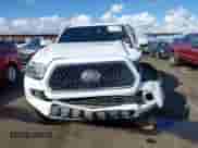 2018 Toyota Tacoma SR5 с VIN 3TMAZ5CN4JM053345, выставлен на аукционе IAAI как лот 41448361 с пробегом 67 245 миль миль и . История ставок и продаж доступна на DreamBid. Изображение 12.