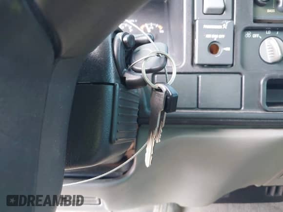 1998 GMC Sierra 1500 с VIN 1GTEC14W2WZ549222, выставлен на аукционе IAAI как лот 43298873 с пробегом 227 390 миль миль и . История ставок и продаж доступна на DreamBid. Изображение 11.
