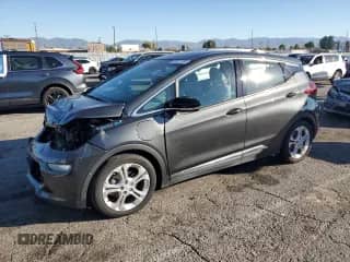 2020 Chevrolet Bolt EV LT с VIN 1G1FY6S09L4147233, выставлен на аукционе Copart как лот 82621555 с пробегом 52 523 миль миль и Списание • Salvage title. История ставок и продаж доступна на DreamBid. Изображение 1.