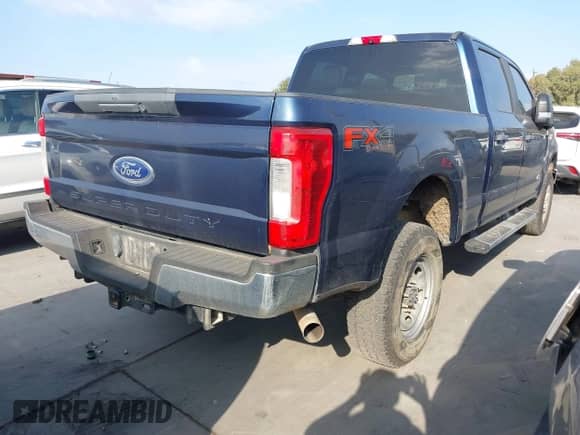 2019 Ford F-250 Lariat z VIN 1FT7W2B62KEG32417, wystawiony jako IAAI lot #43492345 z przebiegiem 85 837 mil mil oraz . Historia ofert i sprzedaży dostępna na DreamBid. Obrazek 4.