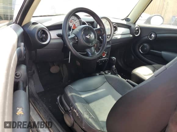 2011 MINI Hardtop with VIN WMWSU3C5XBT093162, listed as a Copart auction lot 54871315 with 171,220 mi miles and Salvage title. Bid and sale history available at DreamBid. Image 8.