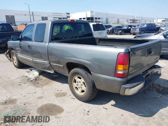 1999 Chevrolet Silverado 1500 LS z VIN 2GCEC19T4X1253725, wystawiony jako IAAI lot #43033823 z przebiegiem 381 140 mil mil oraz . Historia ofert i sprzedaży dostępna na DreamBid. Obrazek 3.