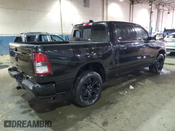 2021 Ram 1500 Big Horn z VIN 1C6RRFFG1MN774522, wystawiony jako Copart lot #87945765 z przebiegiem 26 691 mil mil oraz Nie do naprawy • Non repairable. Historia ofert i sprzedaży dostępna na DreamBid. Obrazek 3.