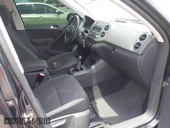 2013 Volkswagen Tiguan с VIN WVGCV3AX4DW612003, выставлен на аукционе IAAI как лот 42665009 с пробегом 173 712 миль миль и . История ставок и продаж доступна на DreamBid. Изображение 5.