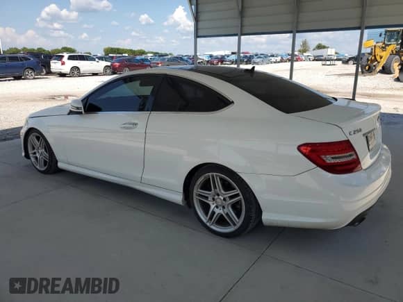 2014 Mercedes-Benz C 250 z VIN WDDGJ4HB6EG260979, wystawiony jako Copart lot #69975565 z przebiegiem 180 827 mil mil oraz Szkoda całkowita • Salvage title. Historia ofert i sprzedaży dostępna na DreamBid. Obrazek 2.