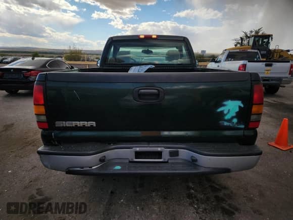 2005 GMC Sierra 1500 Work Truck with VIN 1GTEC14X25Z268786, listed as a Copart auction lot 81259355 with 82,352 mi miles and Salvage title. Bid and sale history available at DreamBid. Image 6.