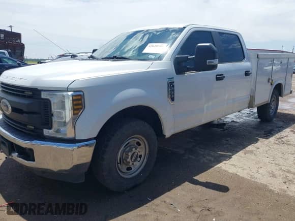 2019 Ford F-250 XL with VIN 1FT7W2A64KEE32821, listed as a IAAI auction lot 42628595 with 264,682 mi miles and . Bid and sale history available at DreamBid. Image 2.