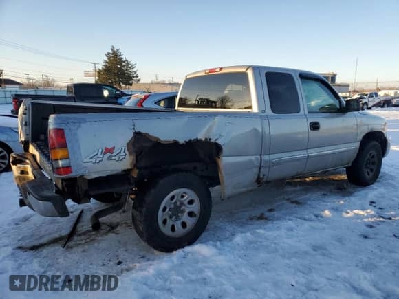 2006 GMC Sierra 1500 SLE1 z VIN 1GTEK19B66Z209712, wystawiony jako Copart lot #88213255 z przebiegiem 237 760 mil mil oraz Czysty tytuł • Clean title. Historia ofert i sprzedaży dostępna na DreamBid. Obrazek 3.