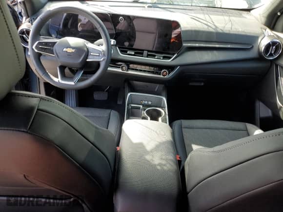 2025 Chevrolet Equinox FWD LT with VIN 3GNAXHEG0SL236522, listed as a Copart auction lot 84652295 with 6,131 mi miles and Non repairable. Bid and sale history available at DreamBid. Image 8.