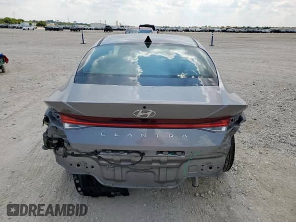 2025 Hyundai Elantra SEL Convenience z VIN KMHLS4DG8SU870642, wystawiony jako Copart lot #69077955 z przebiegiem 24 527 mil mil oraz Szkoda całkowita • Salvage title. Historia ofert i sprzedaży dostępna na DreamBid. Obrazek 6.