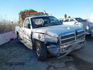 2001 Dodge RAM z VIN 3B7KC266X1M511169, wystawiony jako IAAI lot #43080193 z przebiegiem 750 104 mil mil oraz . Historia ofert i sprzedaży dostępna na DreamBid. Obrazek 1.