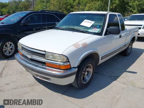 1999 Chevrolet S-10 LS с VIN 1GCCS1946X8104801, выставлен на аукционе IAAI как лот 43359569 с пробегом 249 776 миль миль и . История ставок и продаж доступна на DreamBid. Изображение 2.