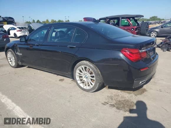 2013 BMW 7 Series 750Li xDrive с VIN WBAYF8C53DD141678, выставлен на аукционе Copart как лот 84033775 с пробегом 83 931 миль миль и Чистый • Clean title. История ставок и продаж доступна на DreamBid. Изображение 2.