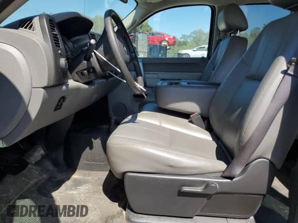 2014 Chevrolet Silverado 2500HD Work Truck z VIN 1GC1KVC83EF137290, wystawiony jako Copart lot #80095975 z przebiegiem 163 019 mil mil oraz Szkoda całkowita • Salvage title. Historia ofert i sprzedaży dostępna na DreamBid. Obrazek 7.