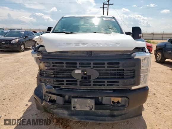 2023 Ford F-250 XL z VIN 1FT7W2BT2PEC29230, wystawiony jako Copart lot #60965825 z przebiegiem Nie podano mil oraz Szkoda całkowita • Salvage title. Historia ofert i sprzedaży dostępna na DreamBid. Obrazek 5.