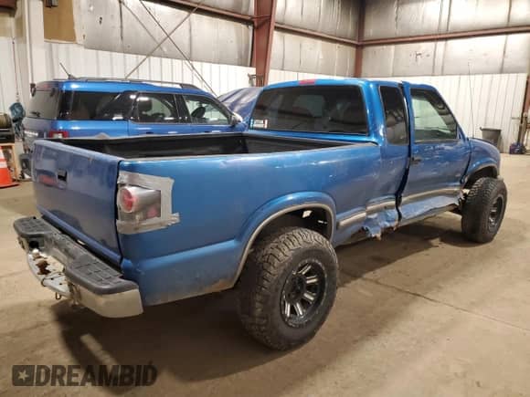 2000 Chevrolet S-10 LS z VIN 1GCDT19W7YK218913, wystawiony jako Copart lot #82055385 z przebiegiem 151 665 mil mil oraz Szkoda całkowita • Salvage title. Historia ofert i sprzedaży dostępna na DreamBid. Obrazek 3.