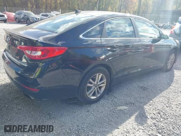 2016 Hyundai Sonata SE with VIN 5NPE24AF9GH399501, listed as a IAAI auction lot 43504671 with 118,841 mi miles and . Bid and sale history available at DreamBid. Image 4.