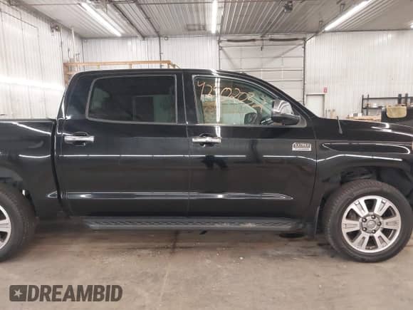 2017 Toyota Tundra Platinum с VIN 5TFAY5F12HX655824, выставлен на аукционе IAAI как лот 42902032 с пробегом 116 161 миль миль и . История ставок и продаж доступна на DreamBid. Изображение 14.