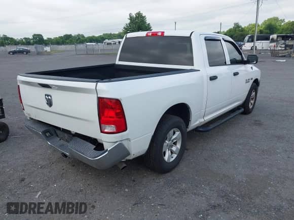 2017 Ram 1500 Express z VIN 3C6RR6KT7HG532853, wystawiony jako IAAI lot #42722037 z przebiegiem 160 758 mil mil oraz . Historia ofert i sprzedaży dostępna na DreamBid. Obrazek 4.