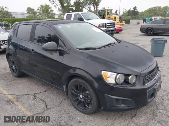 2014 Chevrolet Sonic LT с VIN 1G1JC6SB1E4179347, выставлен на аукционе IAAI как лот 42437777 с пробегом 87 586 миль миль и . История ставок и продаж доступна на DreamBid. Изображение 1.