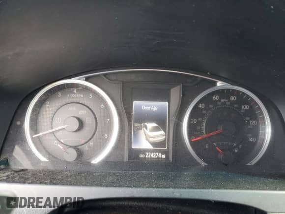 2015 Toyota Camry SE z VIN 4T1BF1FK5FU923948, wystawiony jako Copart lot #82100065 z przebiegiem 224 274 mil mil oraz Nie do naprawy • Non repairable. Historia ofert i sprzedaży dostępna na DreamBid. Obrazek 9.