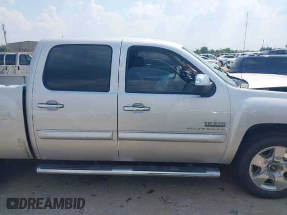 2011 Chevrolet Silverado 1500 LT с VIN 3GCPCSE01BG125517, выставлен на аукционе IAAI как лот 43245098 с пробегом 314 152 миль миль и . История ставок и продаж доступна на DreamBid. Изображение 13.