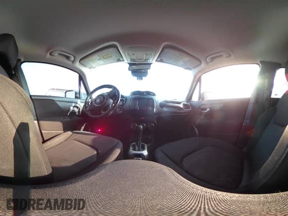 2017 Jeep Renegade Latitude z VIN ZACCJABB3HPE72746, wystawiony jako IAAI lot #42374718 z przebiegiem 92 272 mil mil oraz . Historia ofert i sprzedaży dostępna na DreamBid. Obrazek 18.