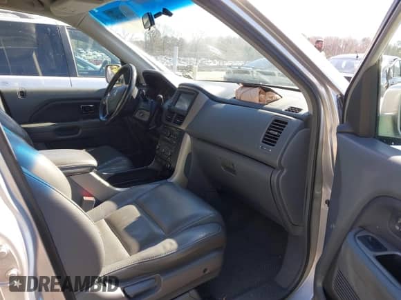 2006 Honda Pilot EX-L with VIN 5FNYF18726B024951, listed as a IAAI auction lot 41639283 with 370,476 mi miles and . Bid and sale history available at DreamBid. Image 5.