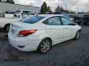 2013 Hyundai Accent GLS z VIN KMHCU4AE1DU582705, wystawiony jako Copart lot #86718285 z przebiegiem 225 231 mil mil oraz Czysty tytuł • Clean title. Historia ofert i sprzedaży dostępna na DreamBid. Obrazek 3.