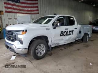 2025 Chevrolet Silverado 1500 z VIN 1GCRKAED4SZ206620, wystawiony jako Copart lot #61067185 z przebiegiem 3 985 mil mil oraz Szkoda całkowita • Salvage title. Historia ofert i sprzedaży dostępna na DreamBid. Obrazek 1.