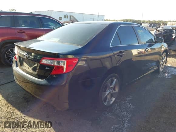 2014 Toyota Camry SE with VIN 4T1BF1FK7EU422297, listed as a IAAI auction lot 43391684 with 141,092 mi miles and . Bid and sale history available at DreamBid. Image 4.