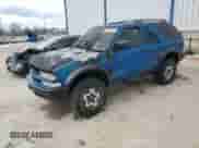 2001 Chevrolet Blazer LS z VIN 1GNCT18W61K158519, wystawiony jako Copart lot #50435495 z przebiegiem Nie podano mil oraz Nie do naprawy • Non repairable. Historia ofert i sprzedaży dostępna na DreamBid. Obrazek 1.