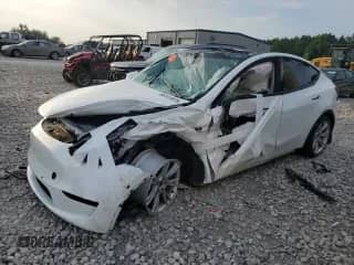 2020 Tesla Model Y Long Range с VIN 5YJYGDEE7LF049972, выставлен на аукционе Copart как лот 66141075 с пробегом Не указан миль и На запчасти • Non repairable. История ставок и продаж доступна на DreamBid. Изображение 1.