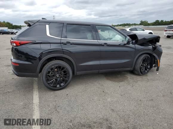 2023 Mitsubishi Outlander SE with VIN JA4J4UA85PZ040370, listed as a Copart auction lot 69807895 with Not provided miles and Salvage title. Bid and sale history available at DreamBid. Image 3.