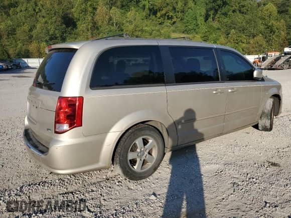 2013 Dodge Grand Caravan SXT with VIN 2C4RDGCG1DR575507, listed as a Copart auction lot 80065985 with 185,478 mi miles and Salvage title. Bid and sale history available at DreamBid. Image 3.