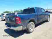 2020 Ram 1500 Laramie z VIN 1C6SRFJT9LN414676, wystawiony jako IAAI lot #42762300 z przebiegiem 116 711 mil mil oraz . Historia ofert i sprzedaży dostępna na DreamBid. Obrazek 4.