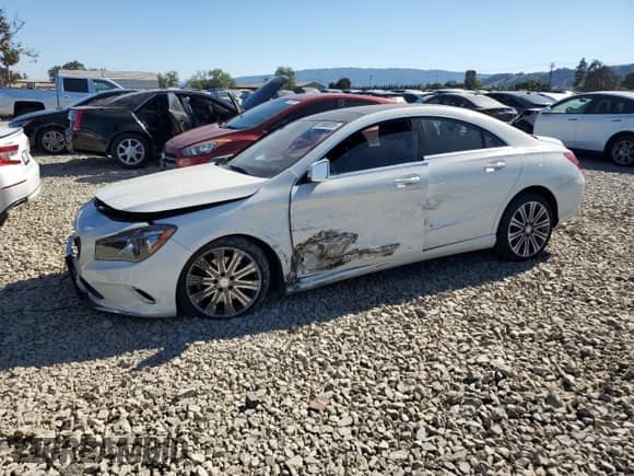 2017 Mercedes-Benz CLA 250 z VIN WDDSJ4EB2HN451703, wystawiony jako Copart lot #83888555 z przebiegiem 103 877 mil mil oraz Szkoda całkowita • Salvage title. Historia ofert i sprzedaży dostępna na DreamBid. Obrazek 1.