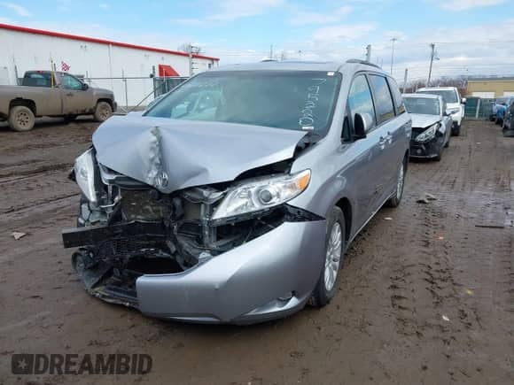 2017 Toyota Sienna XLE Auto Access Seat z VIN 5TDYZ3DC9HS795220, wystawiony jako IAAI lot #41641227 z przebiegiem 86 336 mil mil oraz . Historia ofert i sprzedaży dostępna na DreamBid. Obrazek 11.
