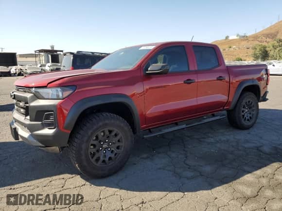 2024 Chevrolet Colorado 4WD Trail Boss with VIN 1GCPTEEK0R1149108, listed as a Copart auction lot 70298004 with 5,504 mi miles and Salvage title. Bid and sale history available at DreamBid. Image 1.